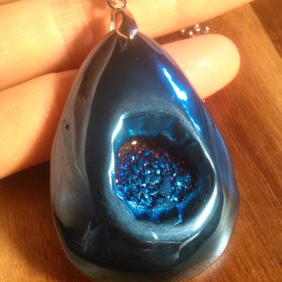 Blue Color Drusy Quartz Stainless Steel Pendant Necklace - Picture 4 of 7